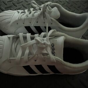 Adidas LowTop Kids 3/ Women’s 5